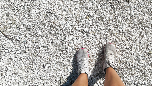 HOW TO CLEAN RUNNING SNEAKERS